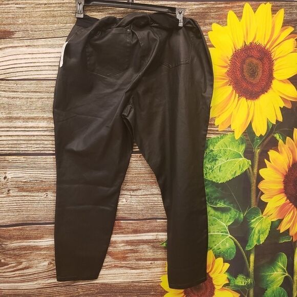 Indigo Blue faux leather front/back Maternity pant - Picture 5 of 6